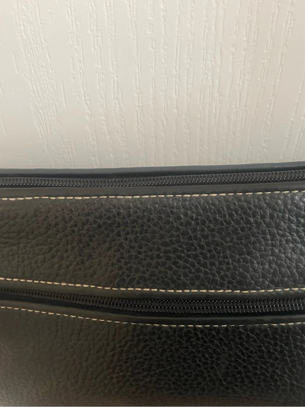 Medallion sleek black